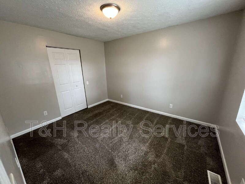 3008 N Pauline Ave - Photo 6 of 23
