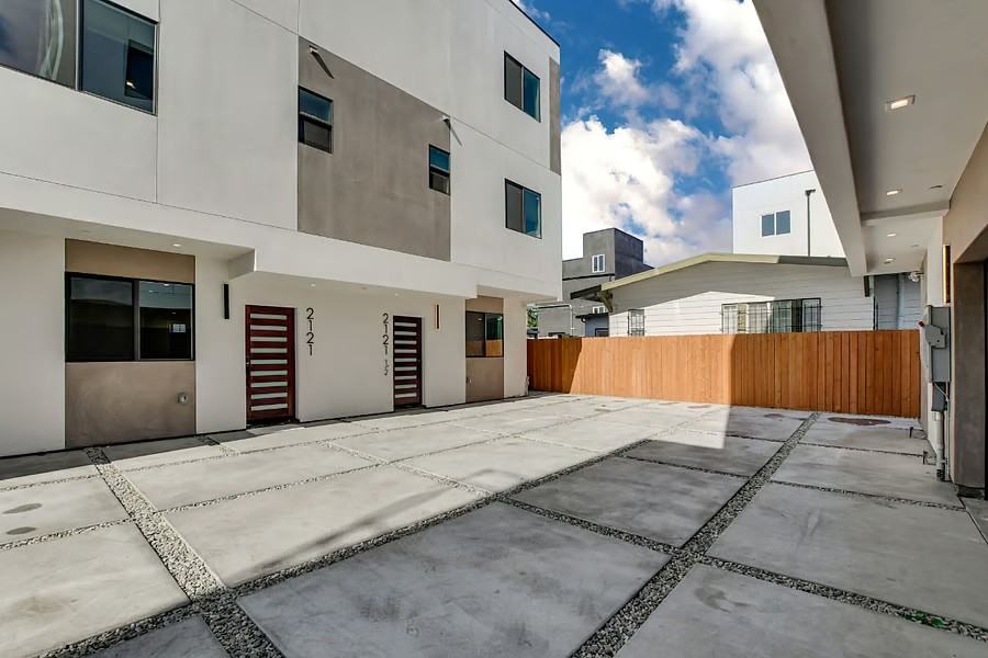 2121 South West View Street - Photo 2 of 11