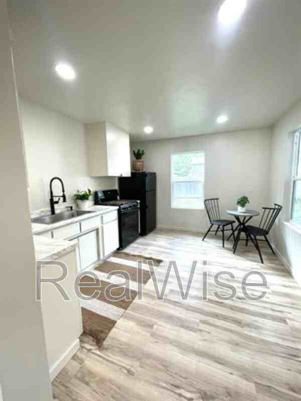 509 Nw C St #5 - Photo 7 of 23