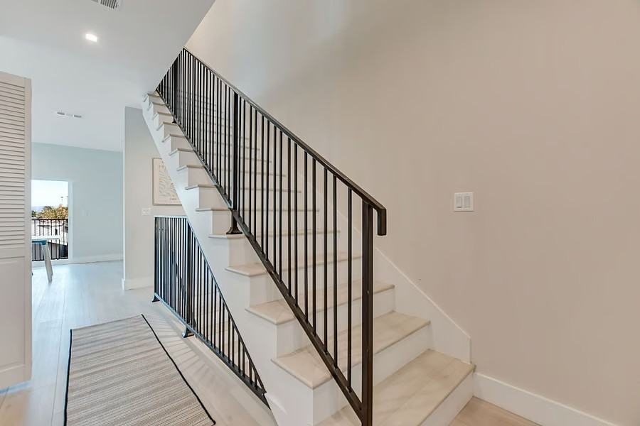 2121 South West View Street - Photo 7 of 11