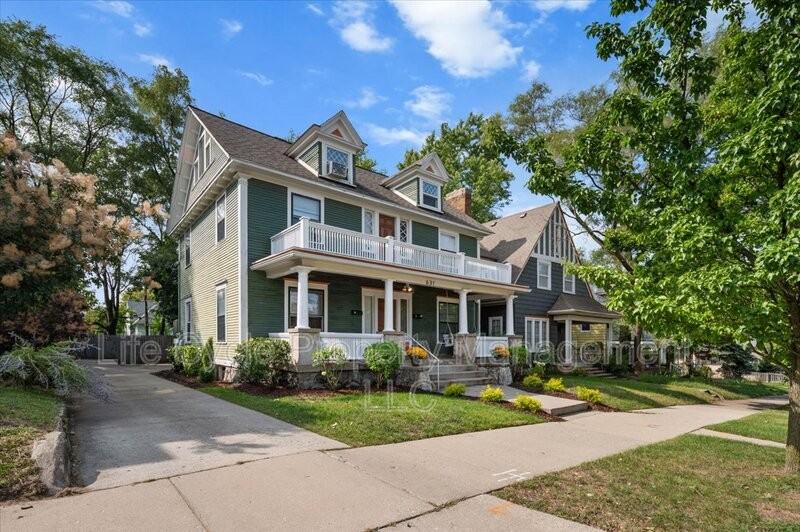 631 Paris Ave Se - Photo 2 of 17