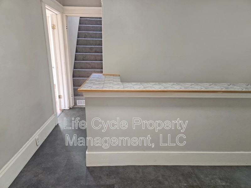 631 Paris Ave Se - Photo 3 of 17