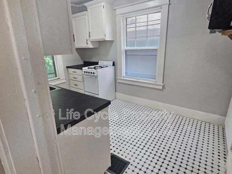631 Paris Ave Se - Photo 4 of 17