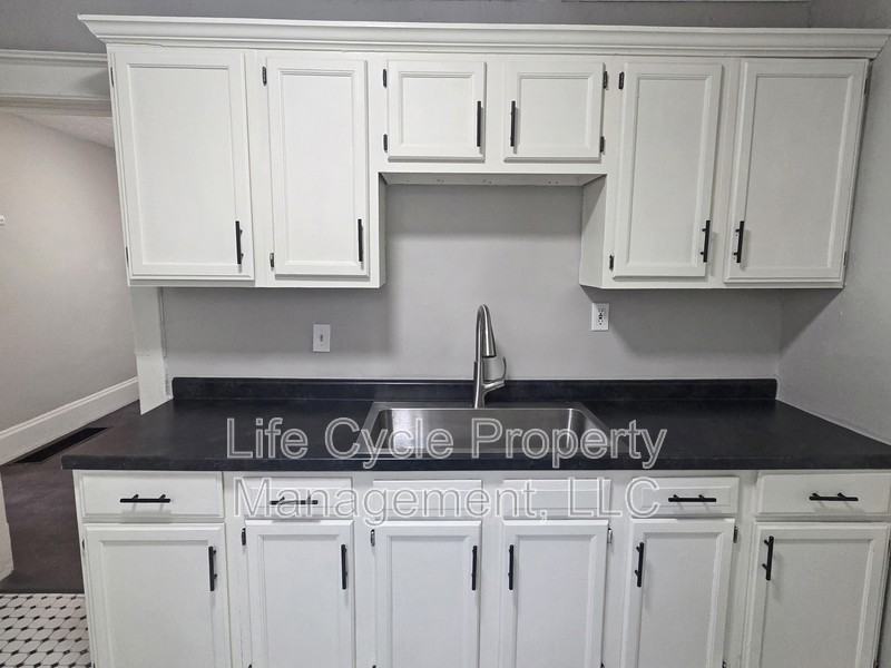 631 Paris Ave Se - Photo 5 of 17