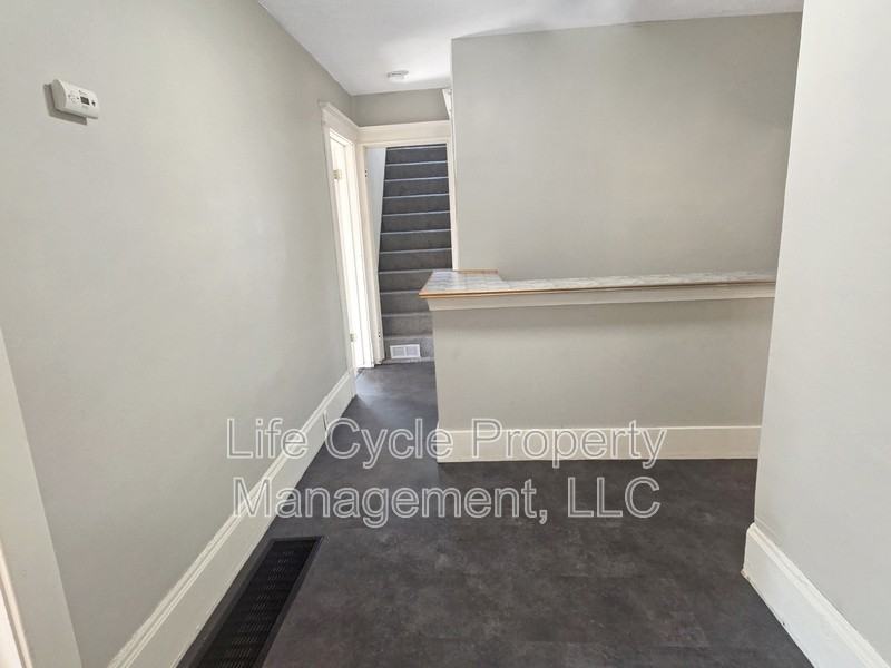 631 Paris Ave Se - Photo 6 of 17