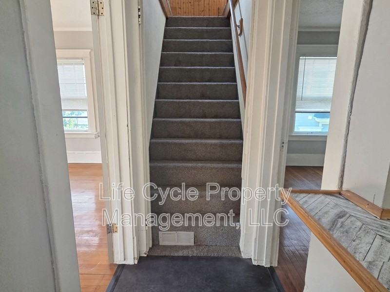 631 Paris Ave Se - Photo 7 of 17