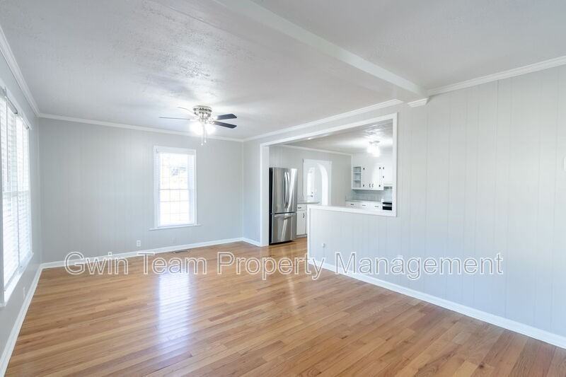 4715 S Lee St - Photo 3 of 43