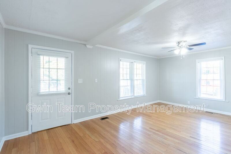 4715 S Lee St - Photo 4 of 43