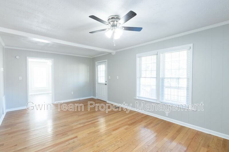 4715 S Lee St - Photo 6 of 43