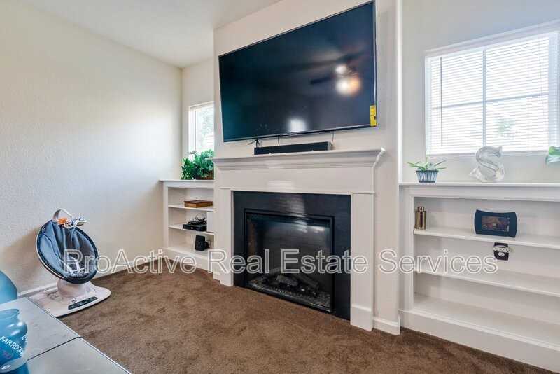 2104 Miller Ave - Photo 6 of 37