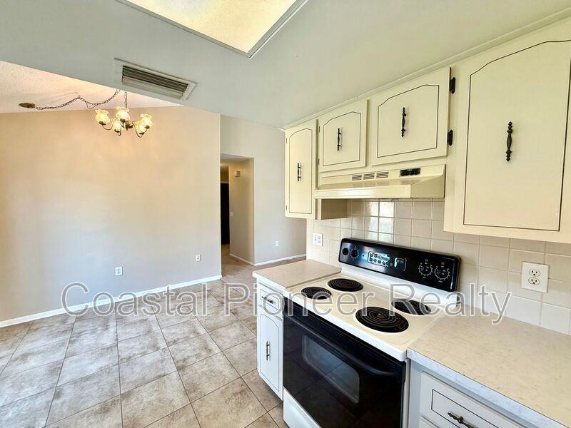 1301 Greenlea Dr - Photo 7 of 20