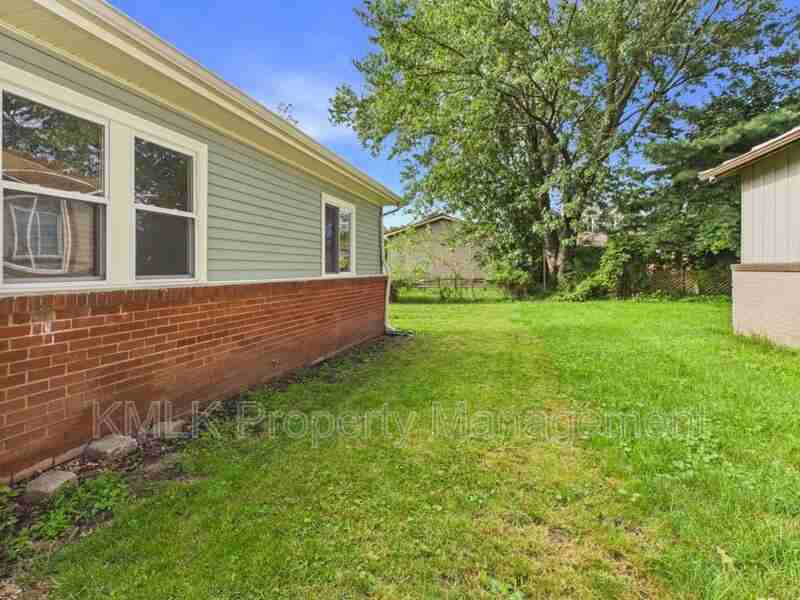 1624 Merrill Ave - Photo 2 of 23