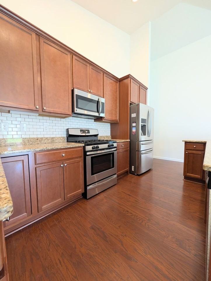 504 Cedar Lakes Dr - Photo 5 of 31