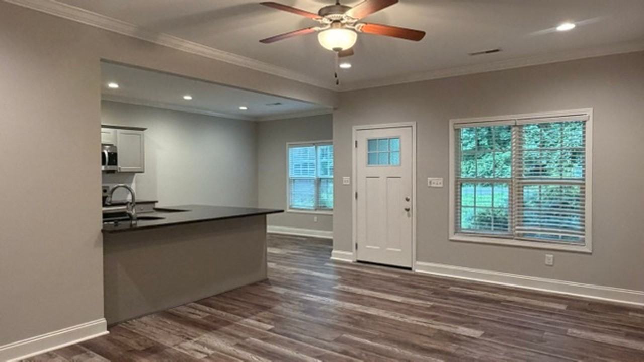 704 Chilhowee Cir - Photo 4 of 10