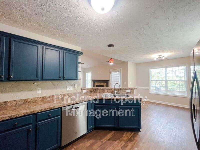 1621 Kershaw Loop - Photo 5 of 22