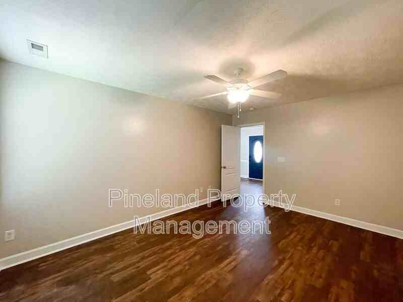 1621 Kershaw Loop - Photo 7 of 22