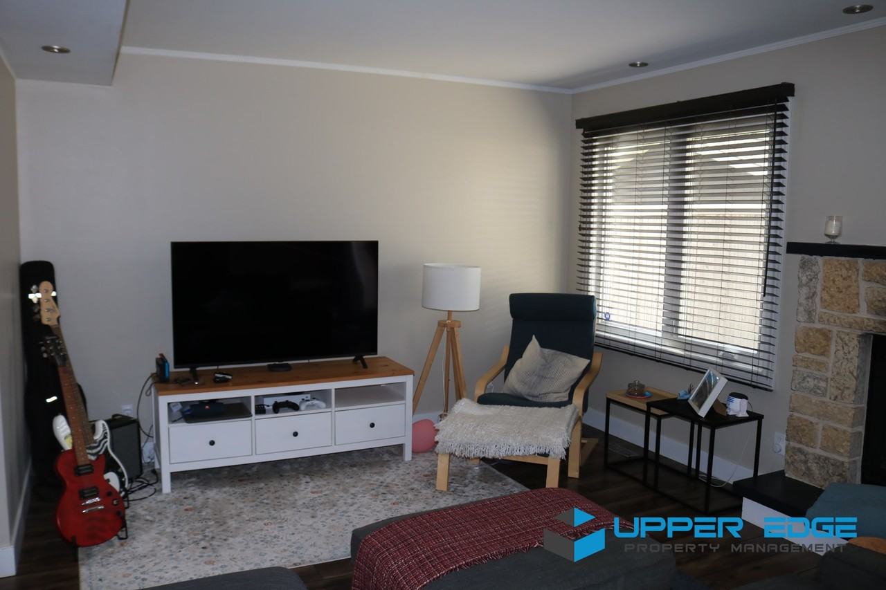 181 Charing Cross Crescent - Photo 4 of 10