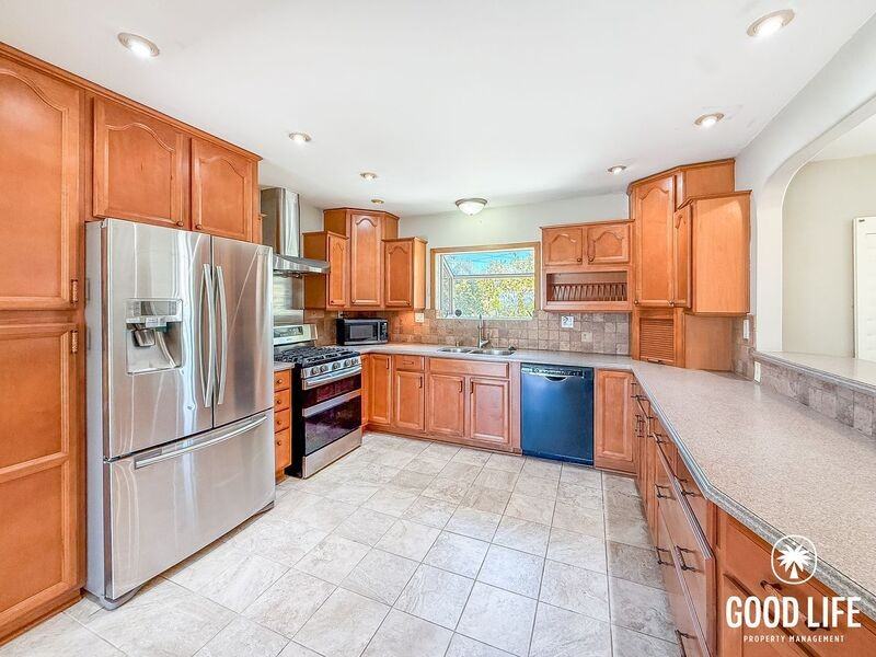 9719 Castaic Ct - Photo 5 of 23
