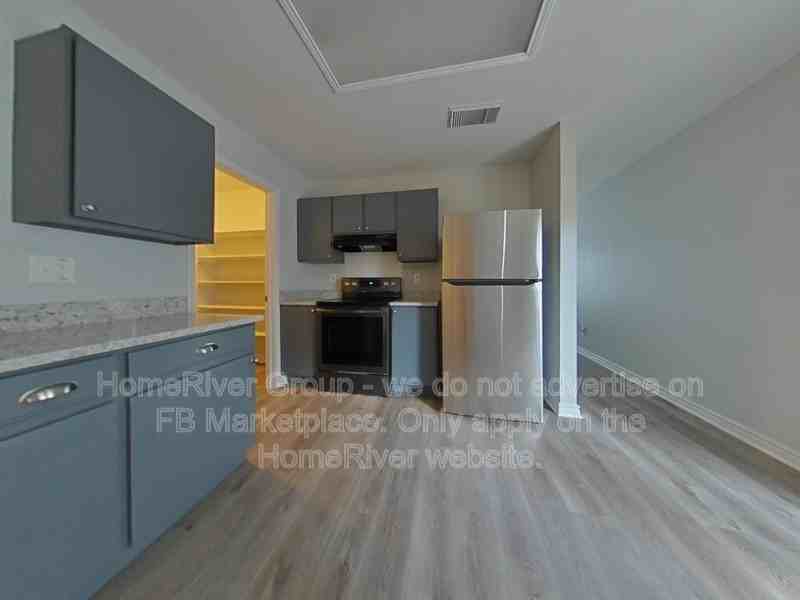 9871 Menard Cir - Photo 4 of 25