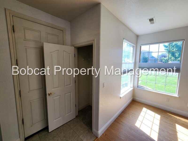 1240 Flintwood Dr - Photo 3 of 31