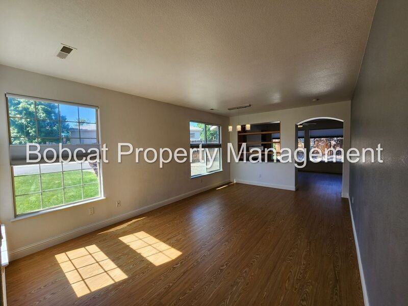 1240 Flintwood Dr - Photo 4 of 31