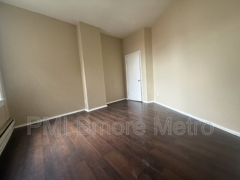 720 Newington Ave - Photo 5 of 9