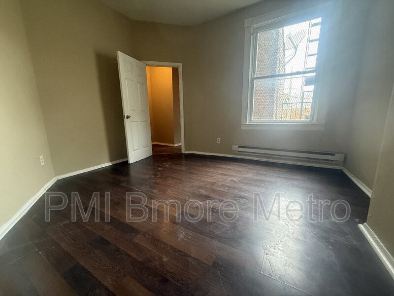 720 Newington Ave - Photo 6 of 9