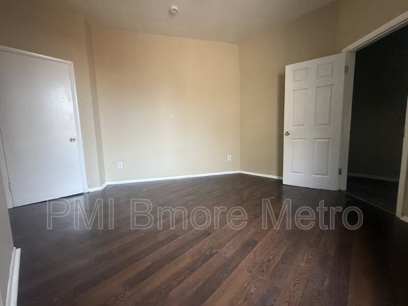720 Newington Ave - Photo 7 of 9