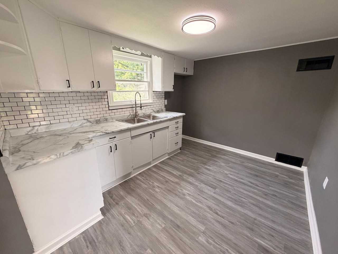 518 16th Ave - Photo 7 of 16