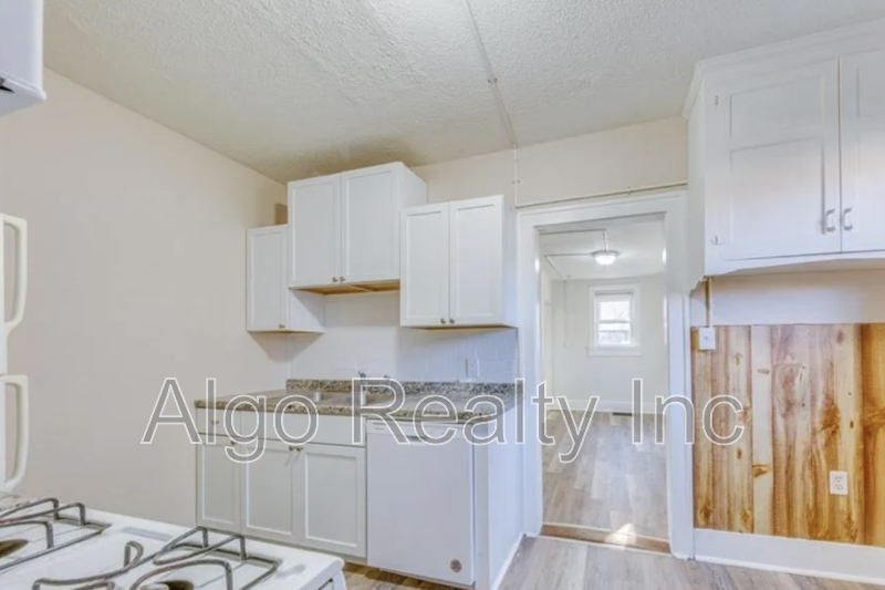 838 41st Ave Ne - Photo 4 of 13