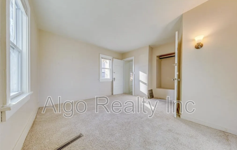 838 41st Ave Ne - Photo 5 of 13