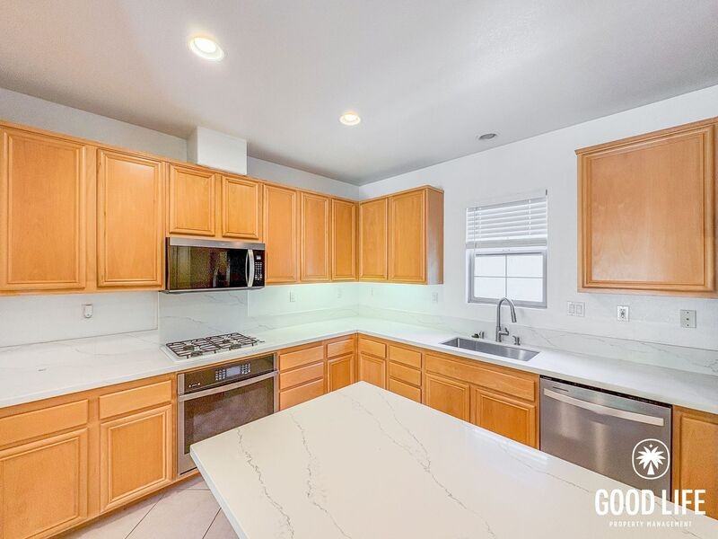 264 Marquette Ave - Photo 3 of 23