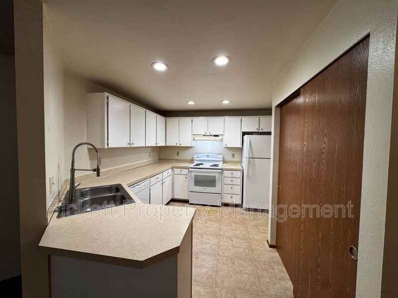 9349 Old Military Rd Ne - Photo 7 of 18