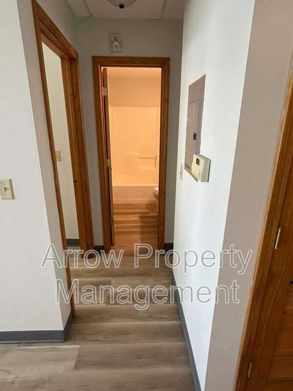 731 W Crawford St - Photo 5 of 9