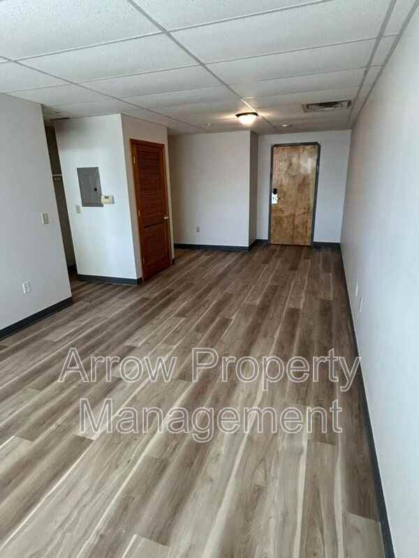 731 W Crawford St - Photo 2 of 9