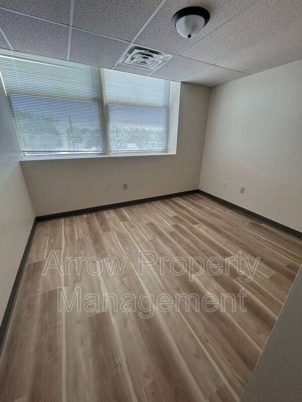 731 W Crawford St - Photo 6 of 9