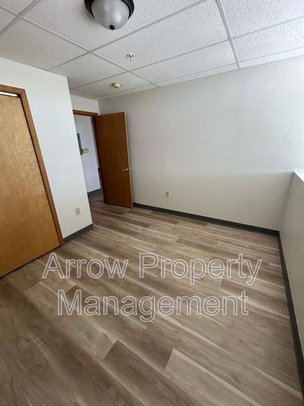 731 W Crawford St - Photo 7 of 9