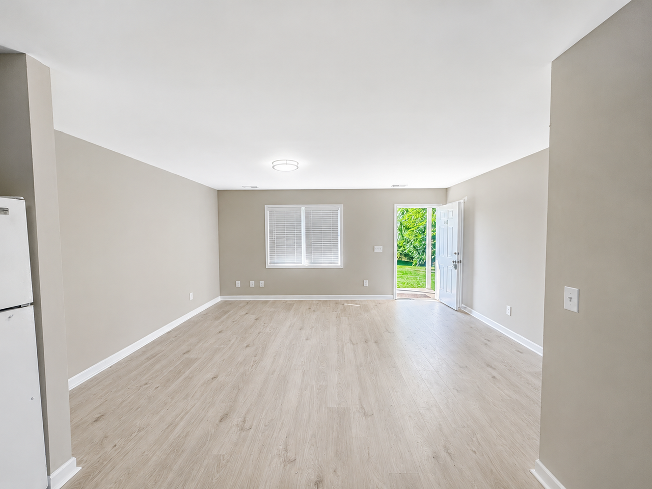 650 Lakeside Ave - Photo 2 of 12