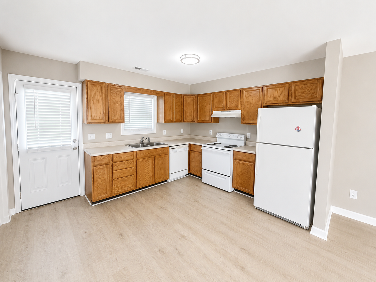 650 Lakeside Ave - Photo 4 of 12