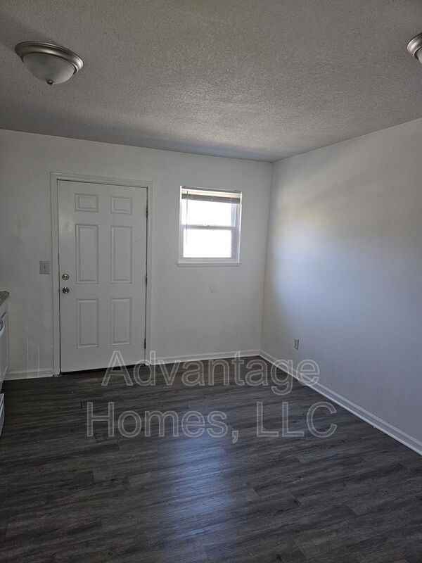 702 N 70th St - Photo 2 of 33