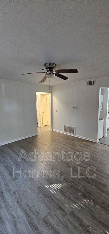 702 N 70th St - Photo 4 of 33