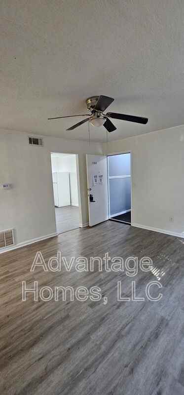 702 N 70th St - Photo 5 of 33