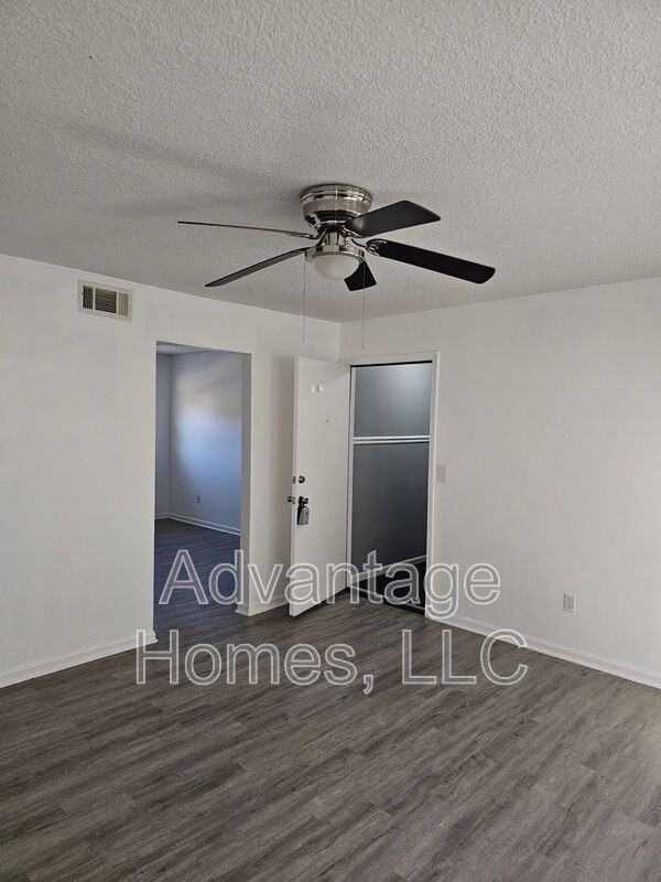 702 N 70th St - Photo 6 of 33
