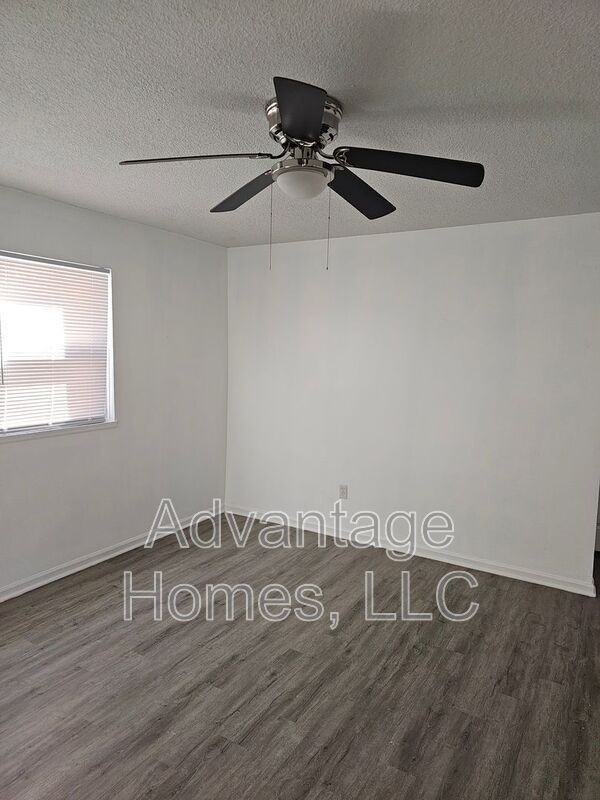 702 N 70th St - Photo 7 of 33