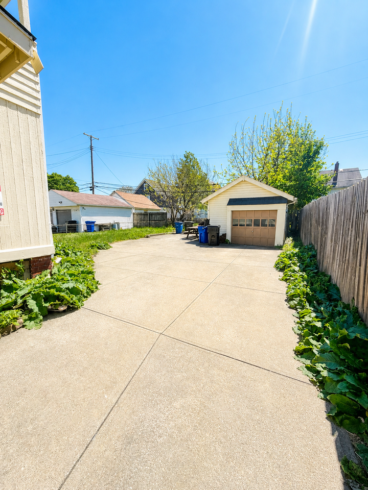 10609 Bernard Avenue - Photo 2 of 11