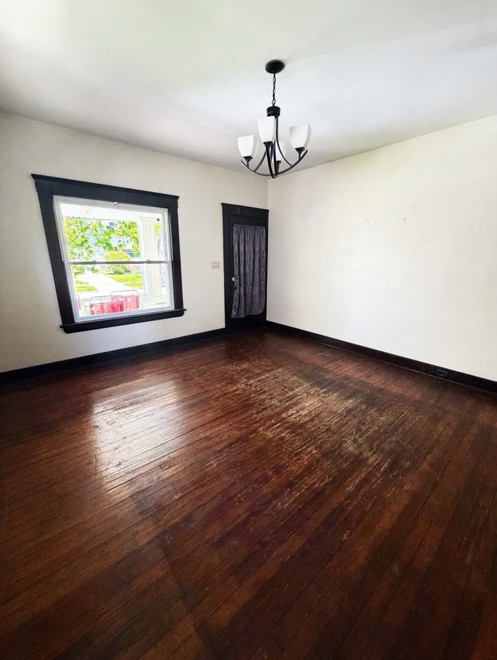 10609 Bernard Avenue - Photo 3 of 11
