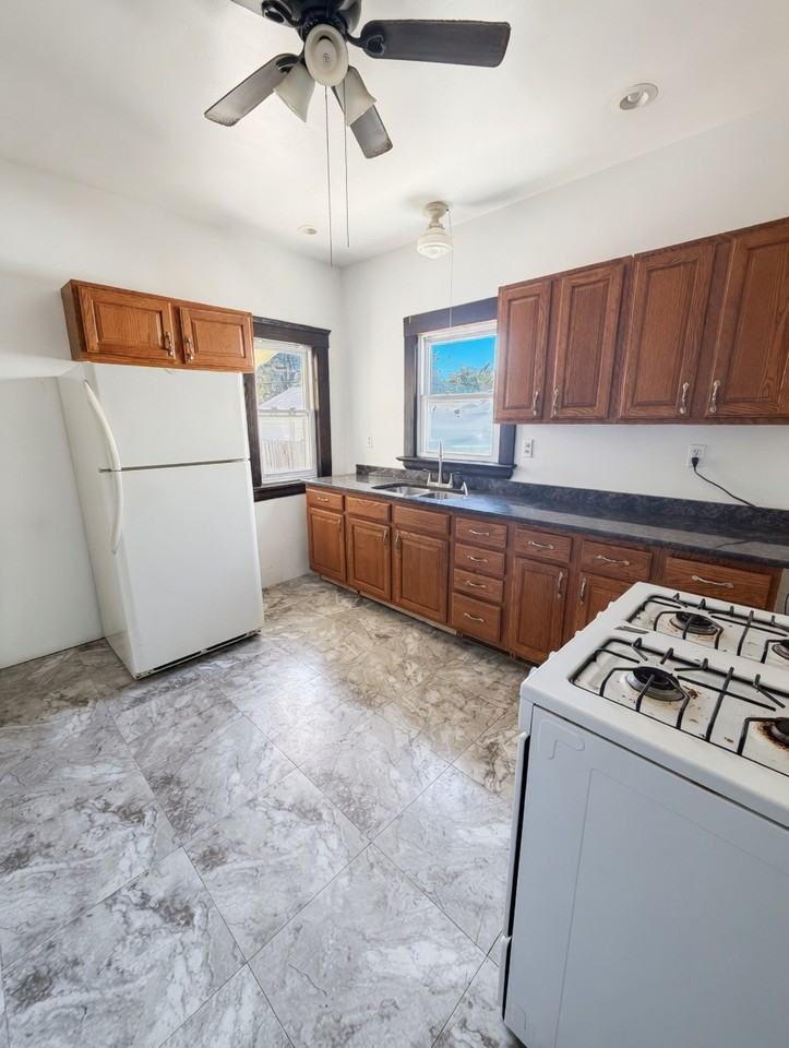 10609 Bernard Avenue - Photo 4 of 11
