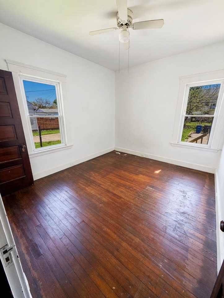 10609 Bernard Avenue - Photo 6 of 11