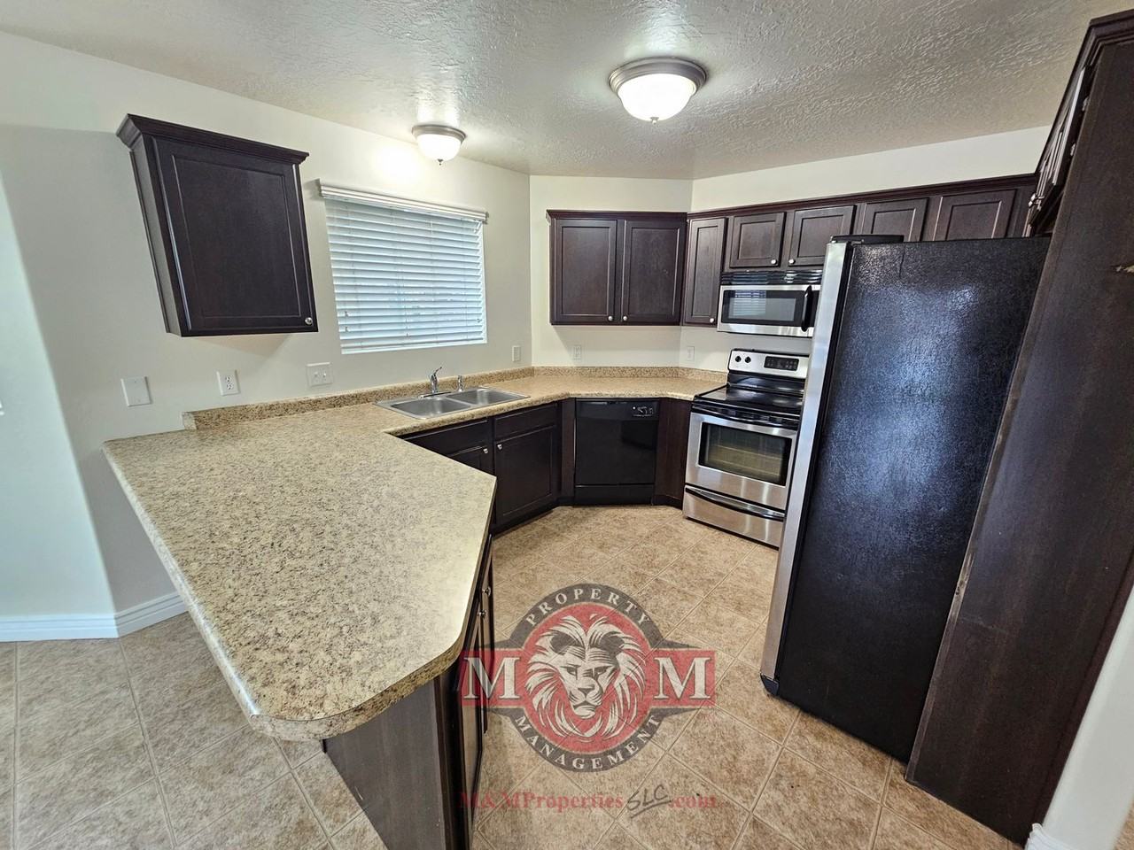 104 E Resaca Dr #E2 - Photo 3 of 29