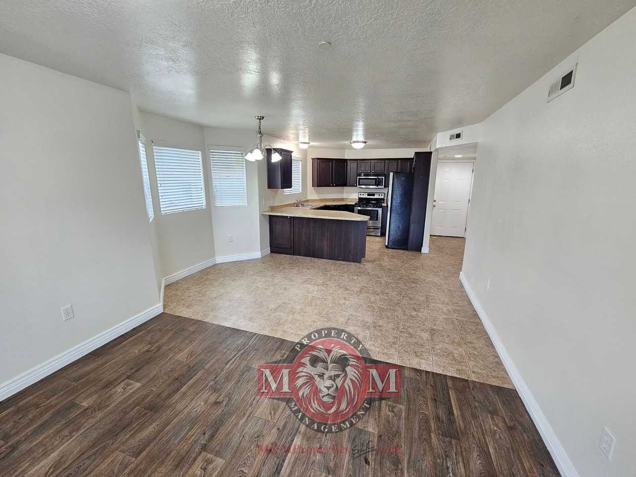 104 E Resaca Dr #E2 - Photo 5 of 29